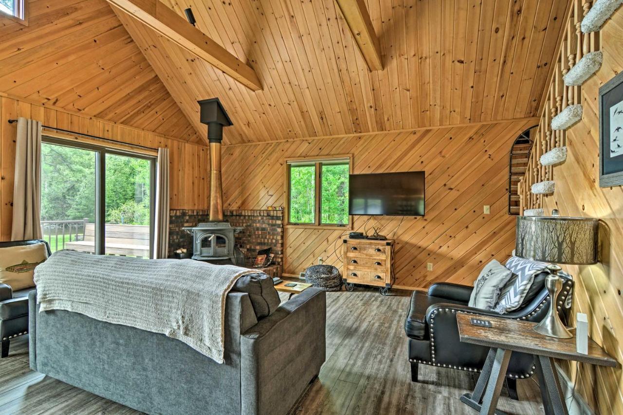 Riverfront Traverse City Cabin Fish, Kayak And Tube Экстерьер фото