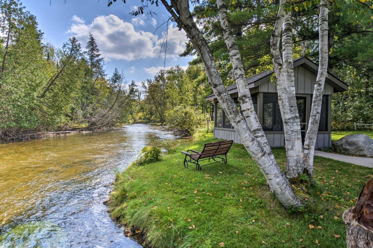Riverfront Traverse City Cabin Fish, Kayak And Tube Экстерьер фото
